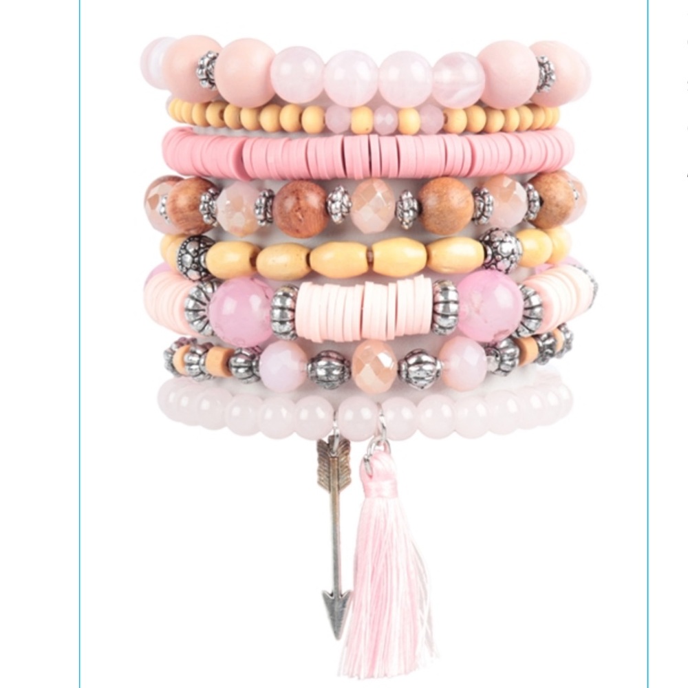 🎉Host Pick🎉 NWT Beautiful Bohemian Style Mixed Media Pretty Pink Bracelet!